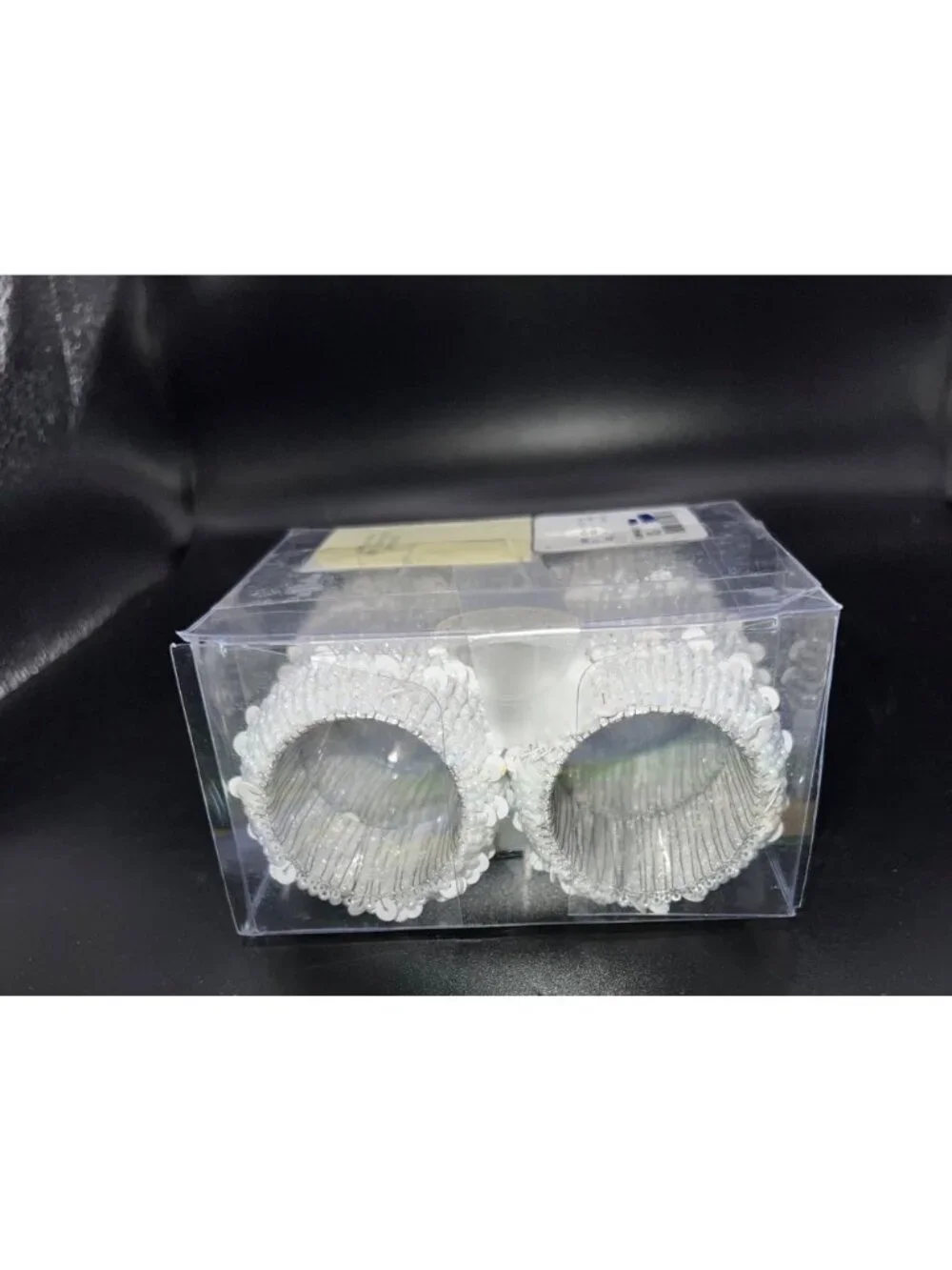 Cynthia Rowley New York Set Of Six White Beaded Napkin Rings In Clear Box Elegan